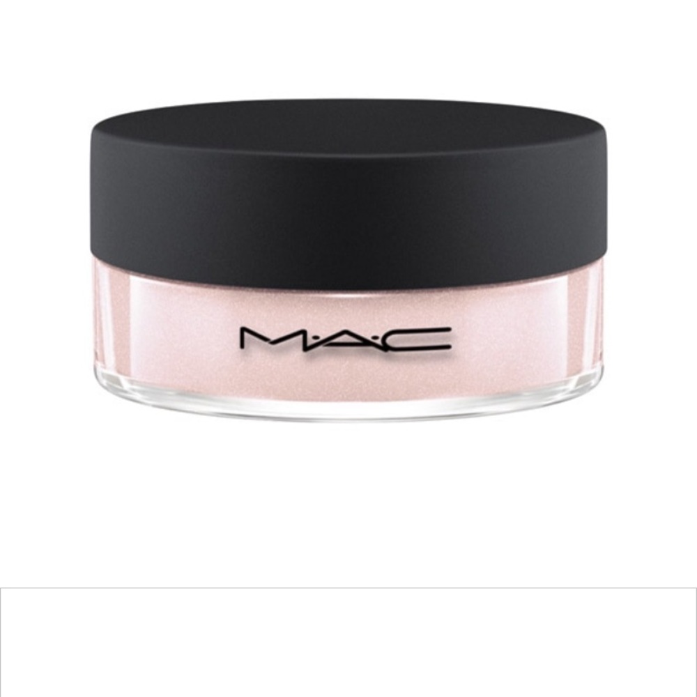 Iridescent Podwer Loose in Silvery Pink color